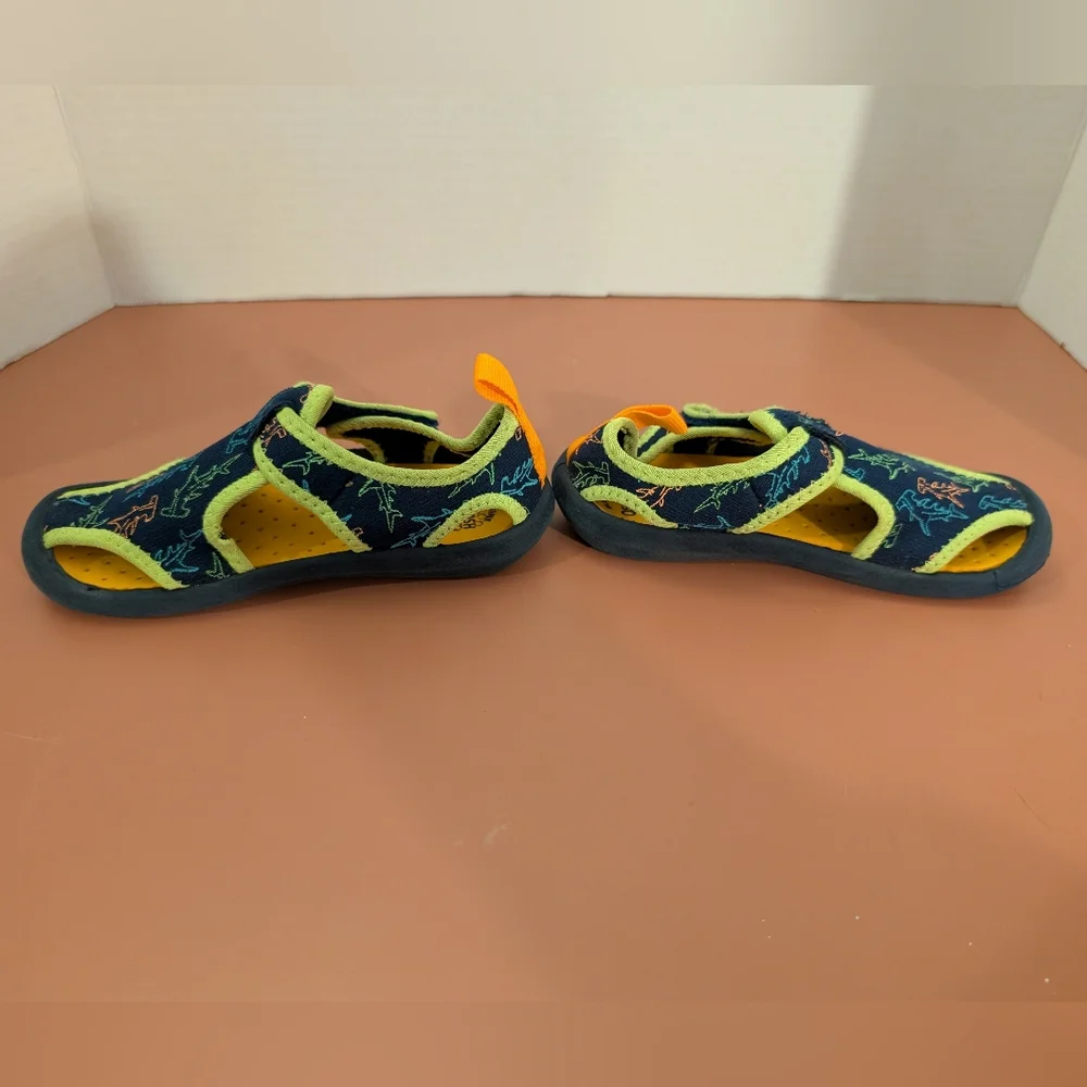 OshKosh B'gosh Toddler Boy Navy Shark Print Aquatic Water Shoes in Size 8